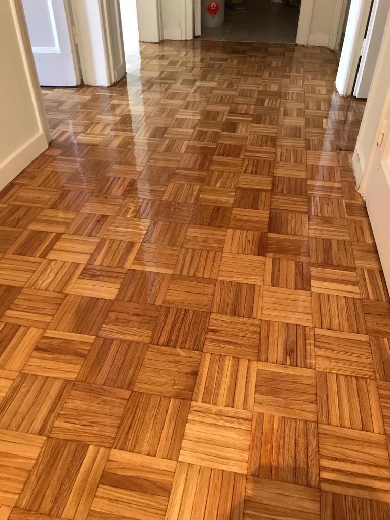 ALMAFEX parquet natural pulido y barnizado